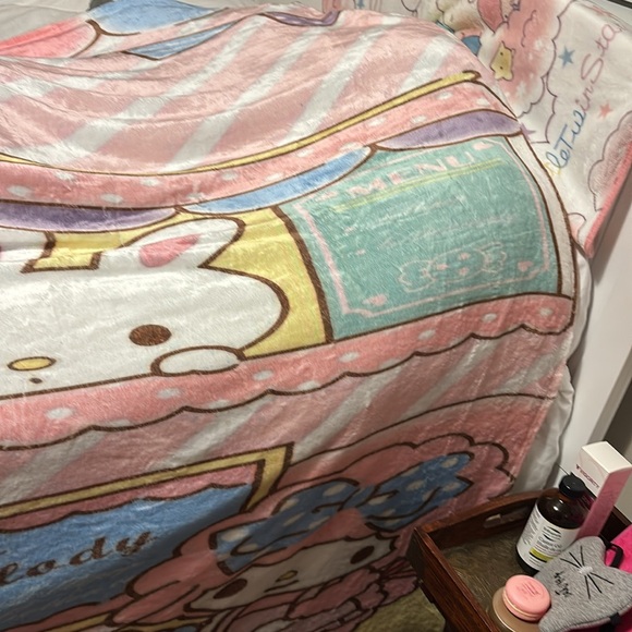 My Melody Pink and Yellow Blanket 75 by 64 - Picture 5 of 6
